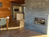 Chalet Presseggersee comfortabele woonkamer met hoekbank, eettafel met 10 stoelen, smart TV, houtkachel