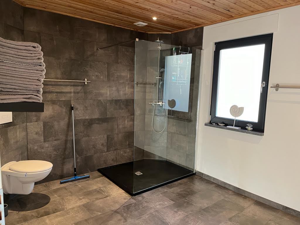 Chalet Pressegger See two spacious and modern bathrooms