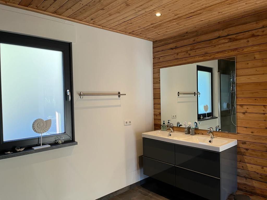 Chalet Presseggersee two very spacious and modern bathrooms